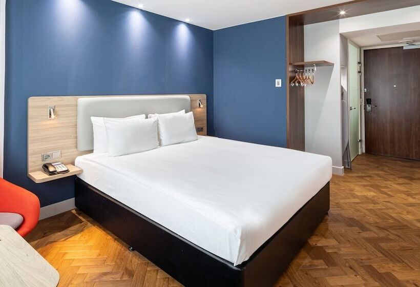 Номер Стандарт Двуспальная Кровать Вид на Город, Holiday Inn Express Amsterdam   Sloterdijk Station, An Ihg