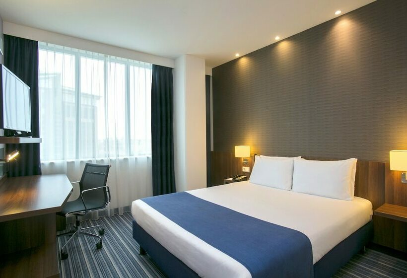 Номер Стандарт Двуспальная Кровать Вид на Город, Holiday Inn Express Amsterdam   Sloterdijk Station, An Ihg