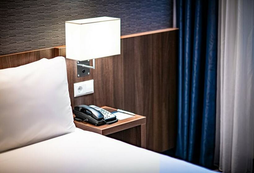 Номер Стандарт Двуспальная Кровать Вид на Город, Holiday Inn Express Amsterdam   Sloterdijk Station, An Ihg