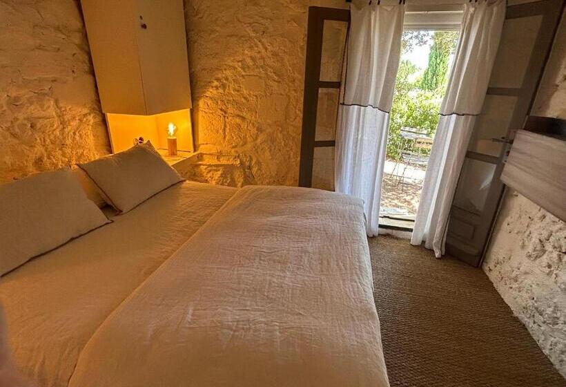 Standard room with outdoor bath, Mas Des Alpilles