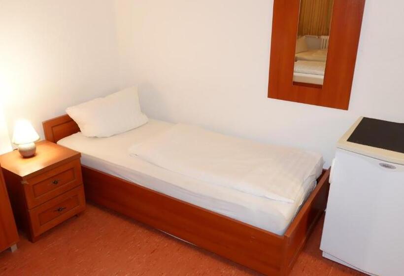 اتاق استاندارد سه نفره, Hostel Am Kurtti