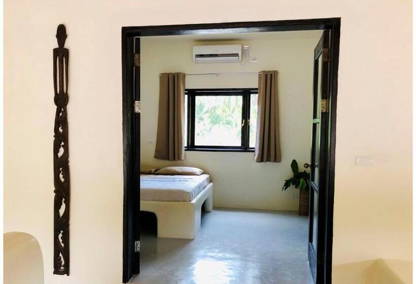 اتاق لوکس با بالکن, Parrots Boutique Resort
