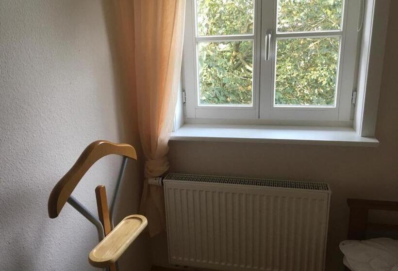 Семейный Номер, Alte Schule Niederdünzebach
