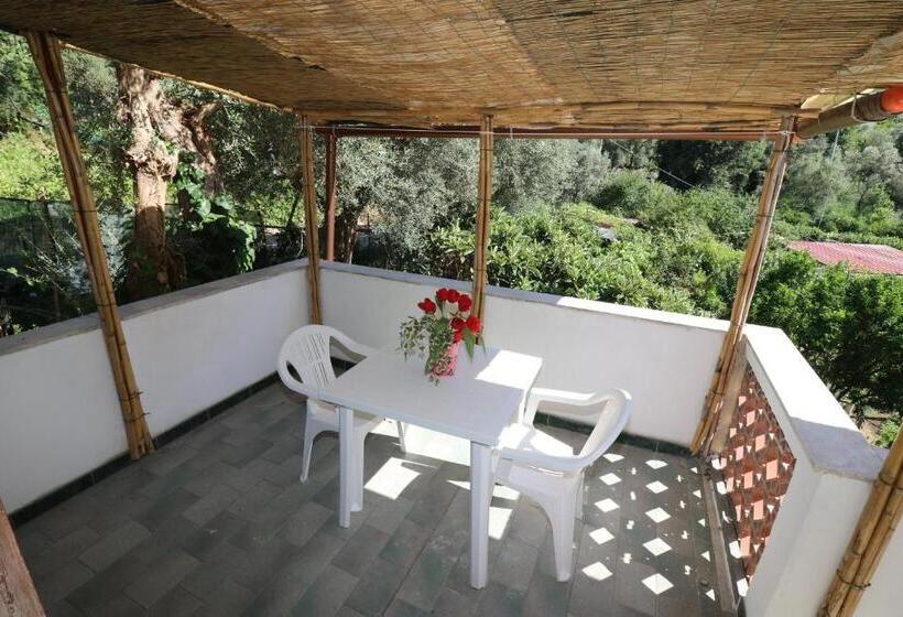 Трехместный Номер Стандарт с Балконом, B&b Casa Rosola