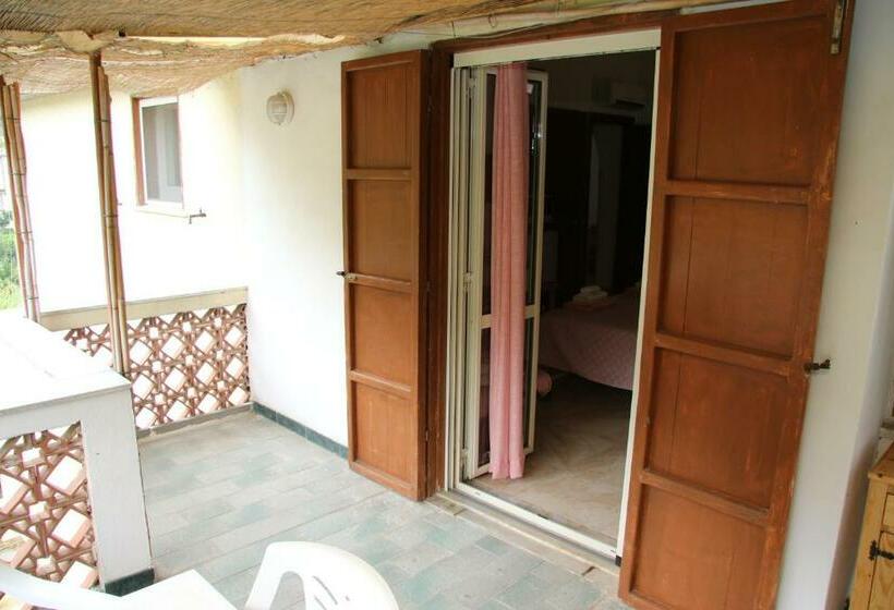 Трехместный Номер Стандарт с Балконом, B&b Casa Rosola