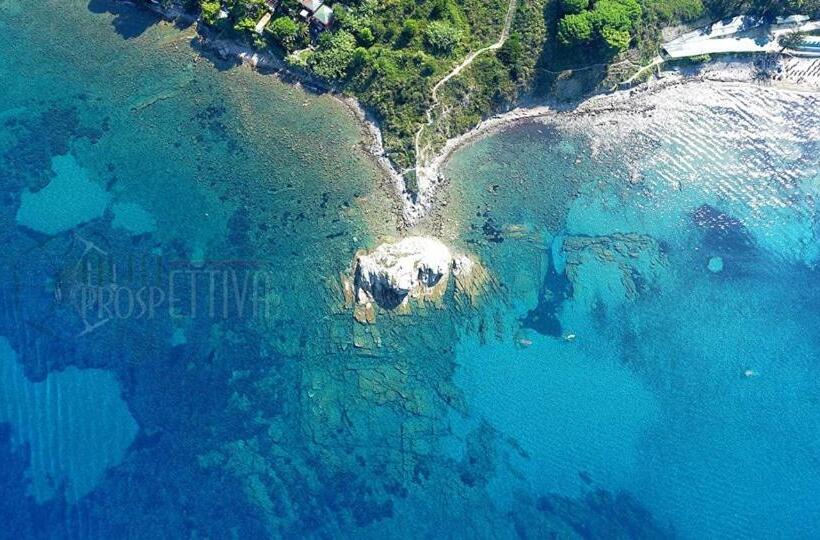 اتاق لوکس چهار تخته, Kirillos In Cilento