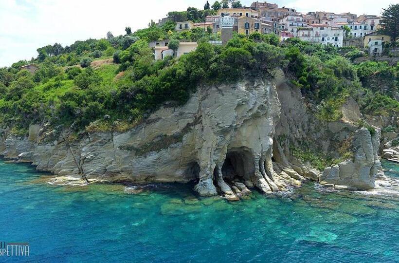 اتاق لوکس چهار تخته, Kirillos In Cilento