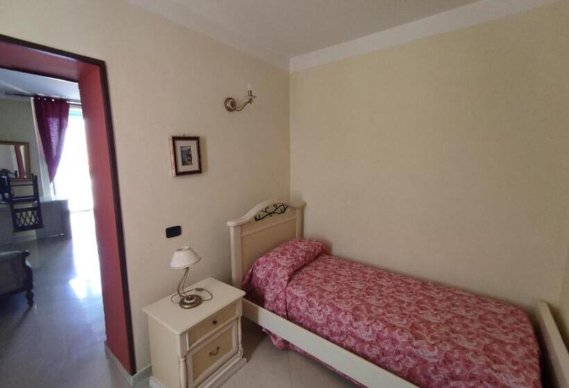 اتاق لوکس چهار تخته, Kirillos In Cilento