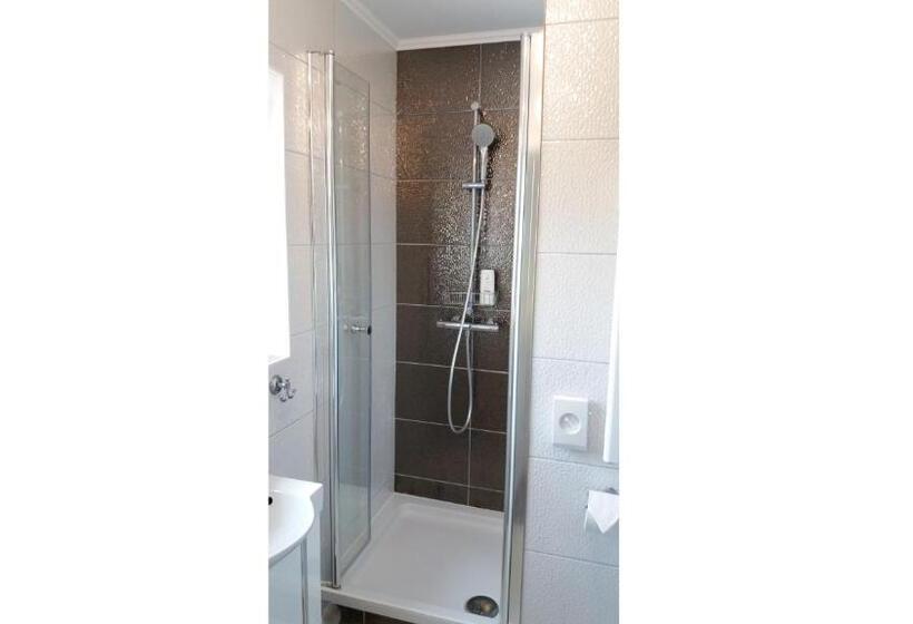 Номер Стандарт, Müller Residenz Zur S Bahn Karlsfeld