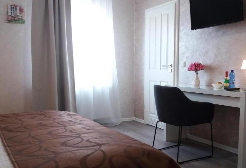 Номер Стандарт, Müller Residenz Zur S Bahn Karlsfeld