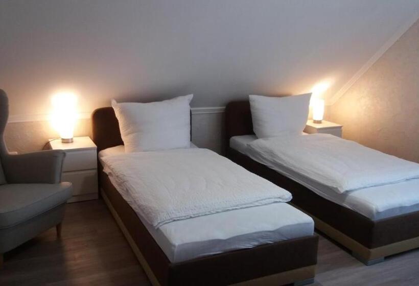 Номер Стандарт, Müller Residenz Zur S Bahn Karlsfeld