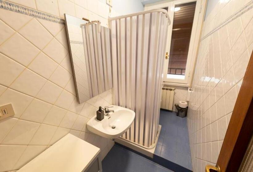 اتاق کلاسیک سه تخته, The Homestay   Arezzo