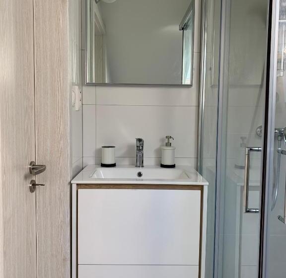 스위트, Treehouse Apartments