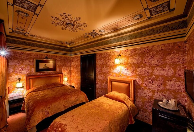 Номер Стандарт Трехместный, Maison Grecque Hotel Extraordinaire