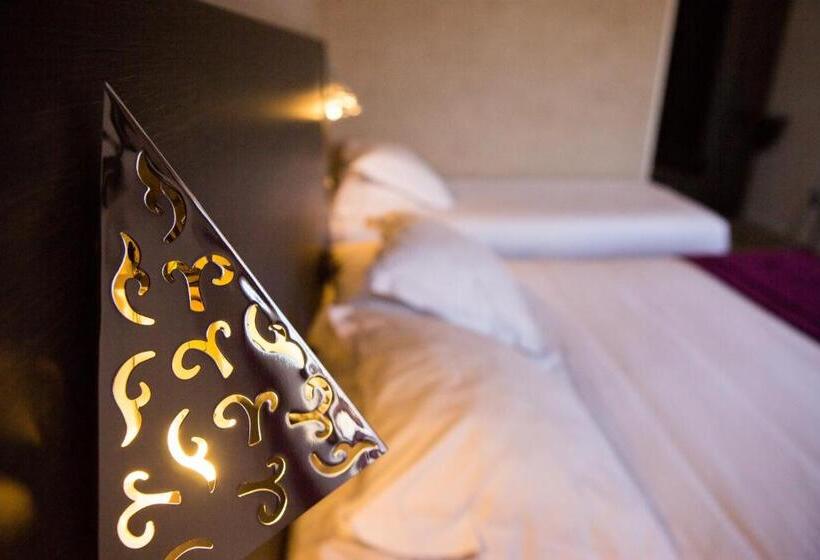 Номер Superior Вид на Парк, Logis Hotel Restaurant Spa Les Oliviers