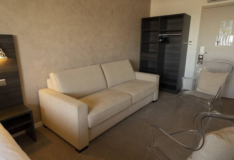 Полулюкс, Logis Hotel Restaurant Spa Les Oliviers