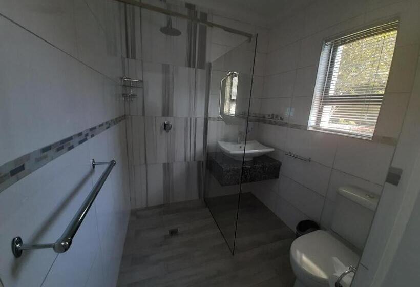 Номер Стандарт Вид на Сад, At Upperwood Manor