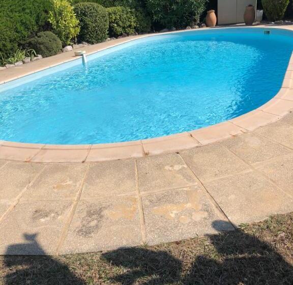 Номер Стандарт Вид на Бассейн, Villa C3 Arthur Rimbaub Chambre D’hôte Piscine Proche Mer Plage 600m
