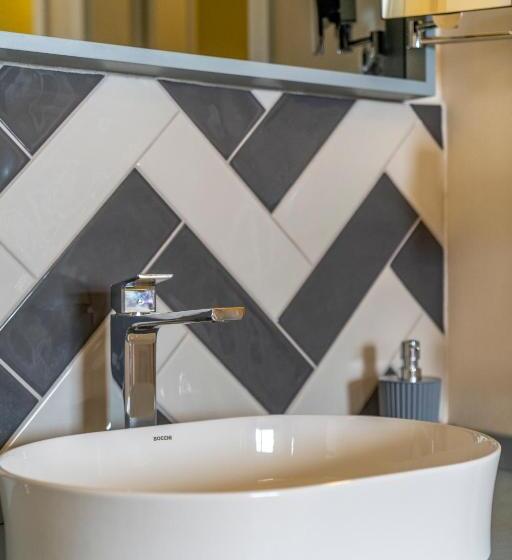 Quarto Quadruple Standart com Varanda, Ece Marina Suites