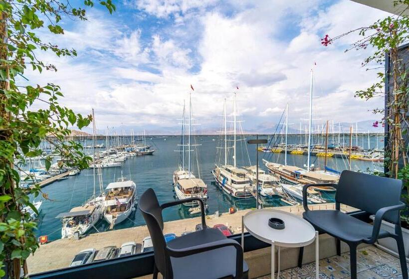 Quarto Triplo Deluxe Vista Mar, Ece Marina Suites
