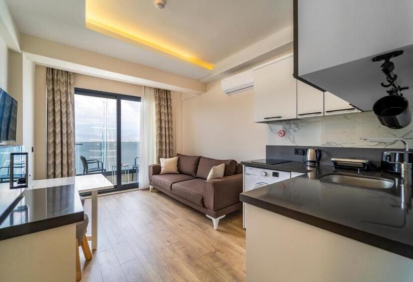 Quarto Triplo Deluxe Vista Mar, Ece Marina Suites
