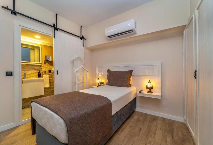 Quarto Basic, Ece Marina Suites