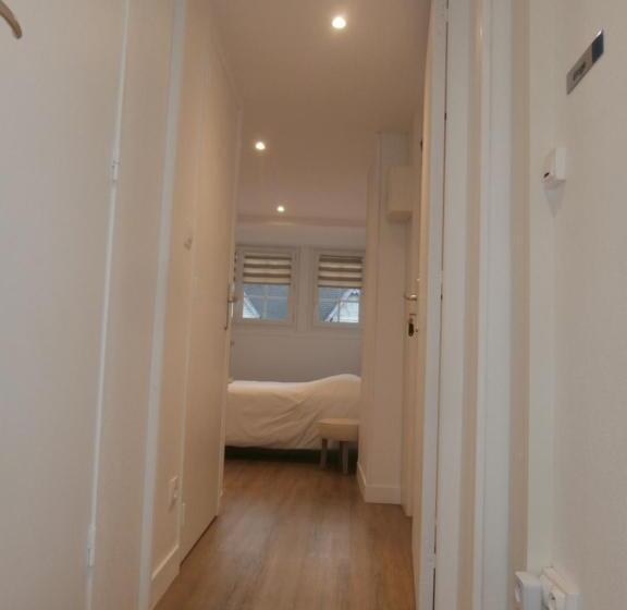 Comfort room with balcony, Au Claire De Lune