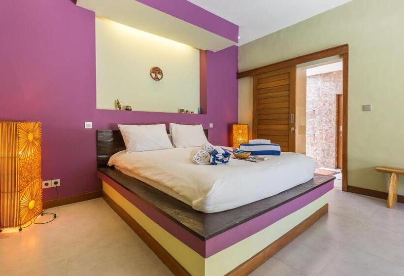 Номер Стандарт Вид на Бассейн, Villa Pilou Boutique