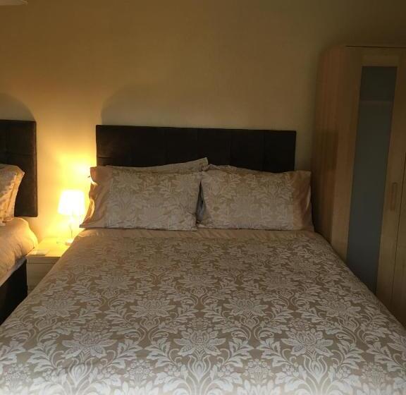 Семейный Номер, The Townhouse B And B