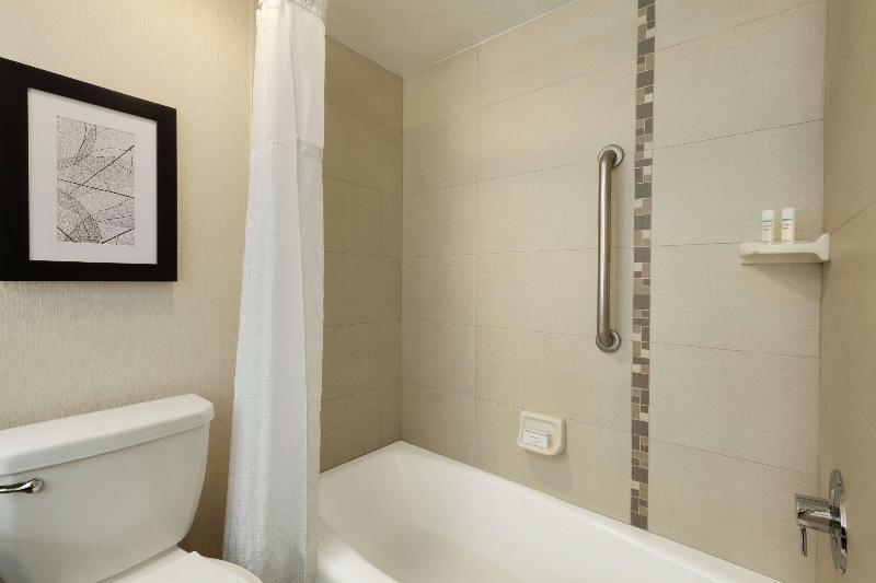 キングサイズベッドのスイートルーム, Embassy Suites By Hilton Arcadia Pasadena Area
