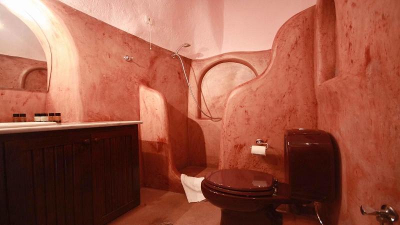 스위트, Lava Suites & Lounge