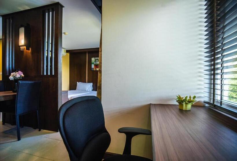 Номер Deluxe, Ratana Hotel Chalong