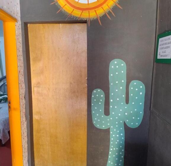 Стандартный внешний трехместный номер с ванной комнатой, Perto Do Aeroporto De Salvador   Dona Pitanga Hostel