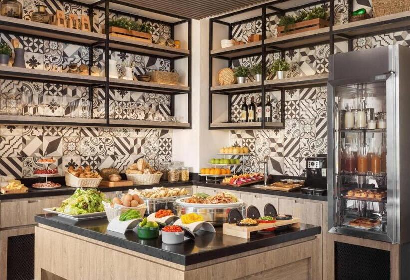 キングサイズベッドのエクゼクティブルーム, Courtyard By Marriott Phnom Penh