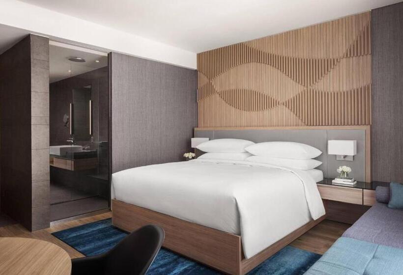 キングサイズベッドのデラックスルーム, Courtyard By Marriott Phnom Penh