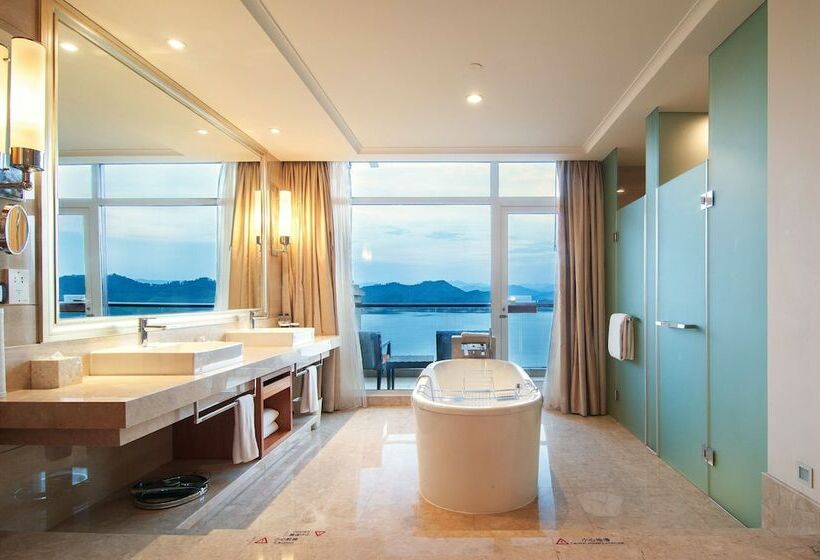 Deluxe Suite, Hilton Hangzhou Qiandao Lake Resort