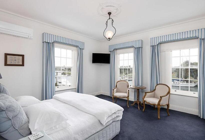 Люкс Вид на Реку, Oscars Waterfront Boutique