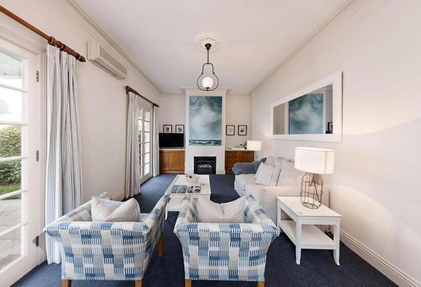 Люкс Вид на Сад, Oscars Waterfront Boutique