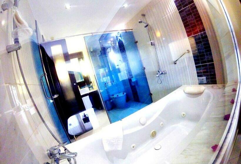 اتاق سه نفره دلوکس با چشم‌انداز دریا, Xperience Sea Breeze Resort
