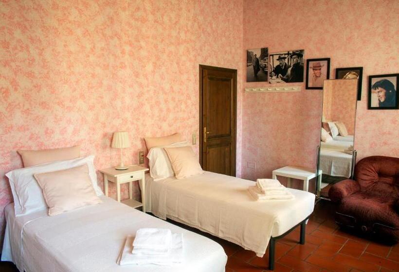 Стандартный внешний трехместный номер с ванной комнатой, La Casa Di Pilar