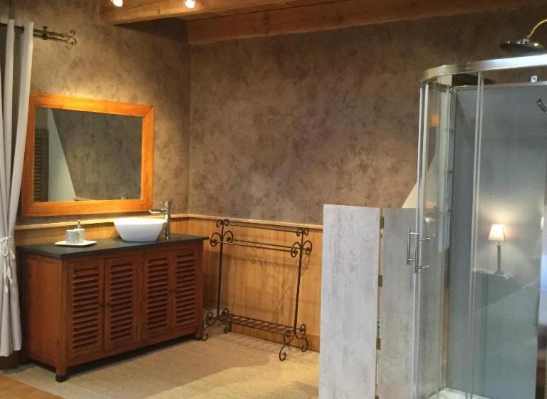 غرفة قياسية مطلّة علي الحديقة, Villanath