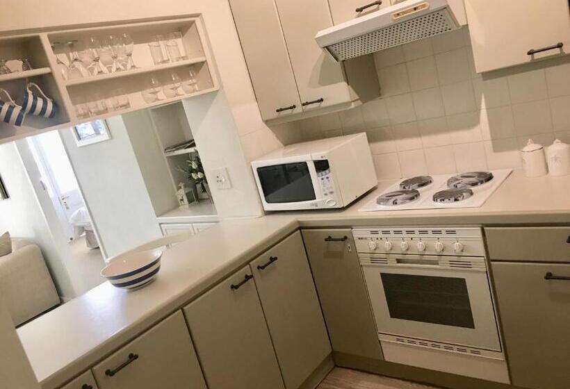 Апартаменты 1 Спальня с Балконом, On The Square Luxury Apartment