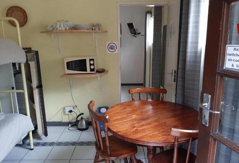 غرفة عائلية, Elephant Walk Guesthouse And Back Packers