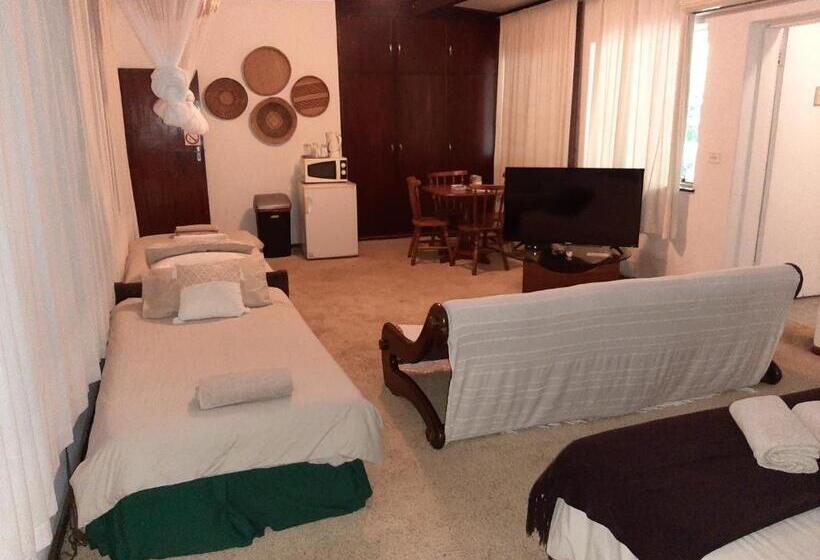 غرفة عائلية, Elephant Walk Guesthouse And Back Packers