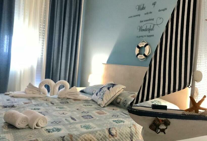اتاق لوکس با بالکن و چشم‌انداز دریا, Castello Di Sabbia