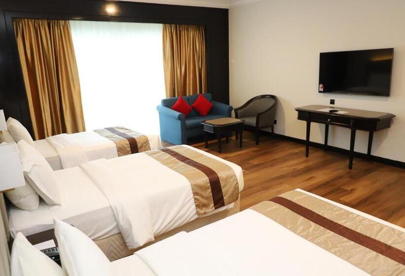 اتاق لوکس سه تخته, Grand Darul Makmur Hotel Kuantan