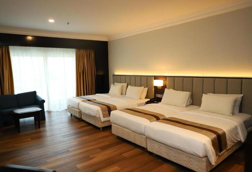 اتاق لوکس چهار تخته, Grand Darul Makmur Hotel Kuantan