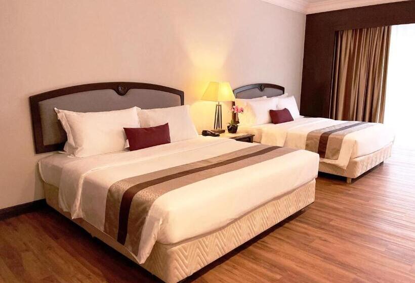 اتاق لوکس چهار تخته, Grand Darul Makmur Hotel Kuantan