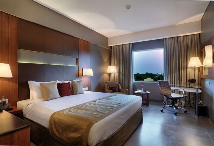 Номер Клуб, Royal Orchid Central Vadodara