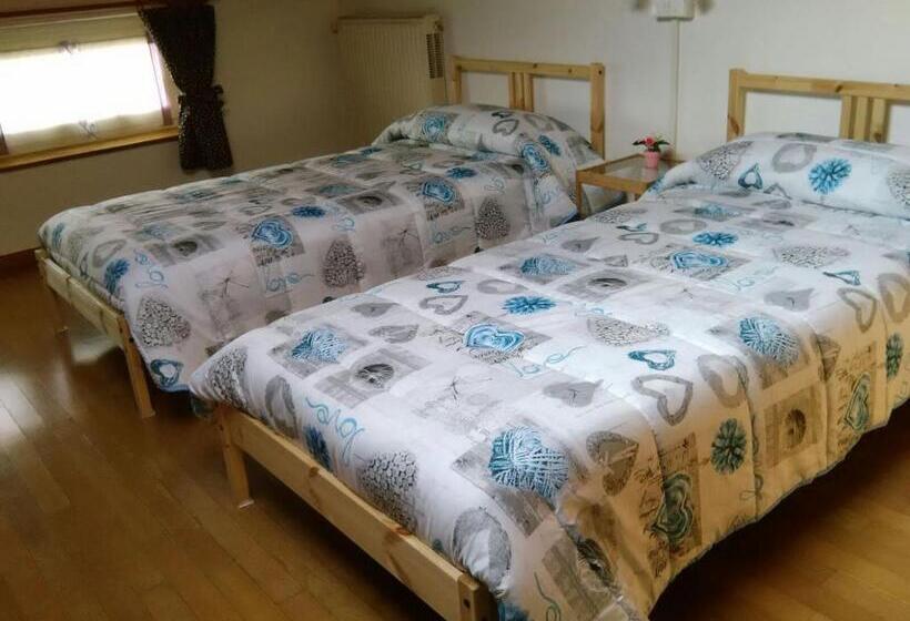 اتاق ساده سه‌ نفره, B&b Tisoi